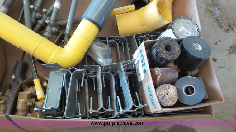 image for item BF9004 Assorted gas pipe and gas fittings