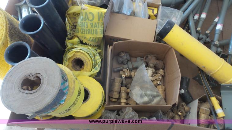 image for item BF9004 Assorted gas pipe and gas fittings