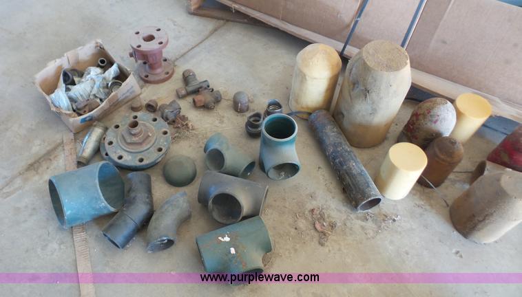 image for item BF9004 Assorted gas pipe and gas fittings