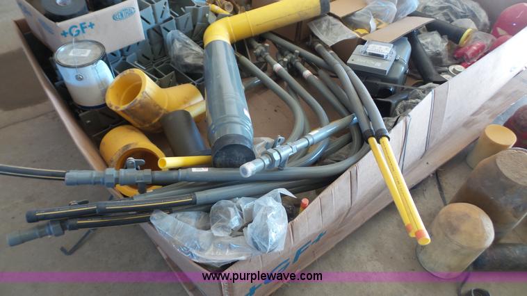 image for item BF9004 Assorted gas pipe and gas fittings