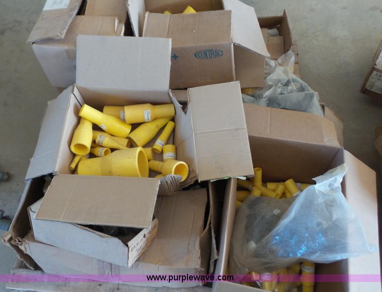 image for item BF9004 Assorted gas pipe and gas fittings