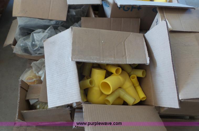 image for item BF9004 Assorted gas pipe and gas fittings