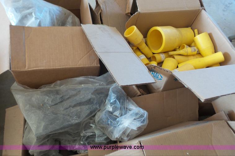 image for item BF9004 Assorted gas pipe and gas fittings