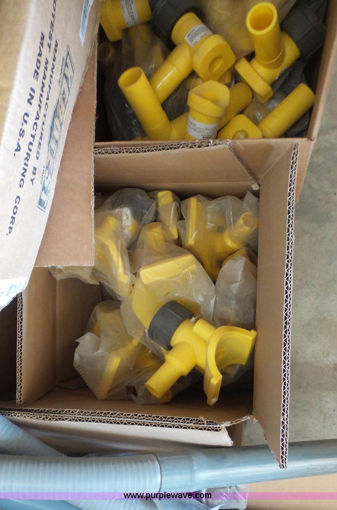 image for item BF9004 Assorted gas pipe and gas fittings