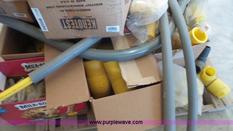 image for item BF9004 Assorted gas pipe and gas fittings