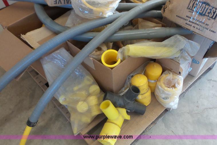 image for item BF9004 Assorted gas pipe and gas fittings