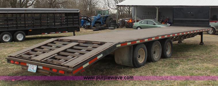 image for item BI9217 1993 Sundowner equipment trailer