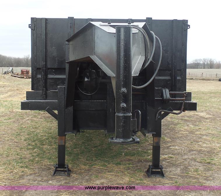 image for item BI9217 1993 Sundowner equipment trailer