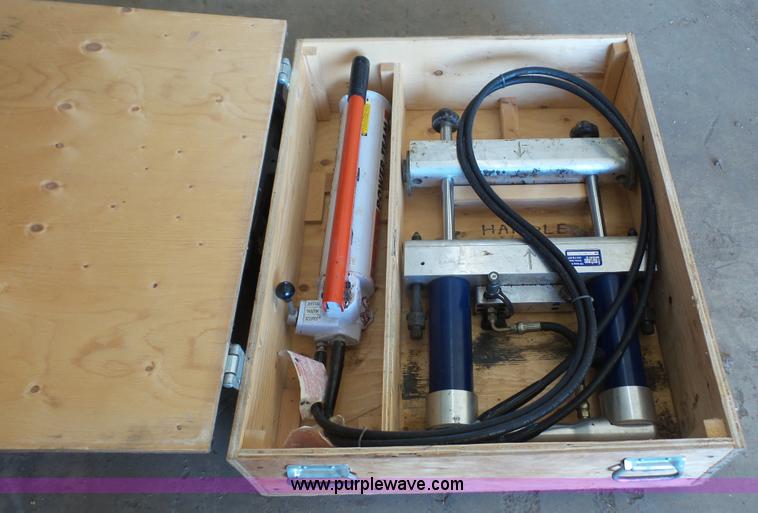 image for item BN9738 (2) Footage 6" hydraulic squeeze off tools