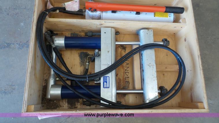 image for item BN9738 (2) Footage 6" hydraulic squeeze off tools