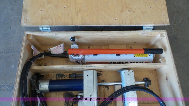 image for item BN9738 (2) Footage 6" hydraulic squeeze off tools