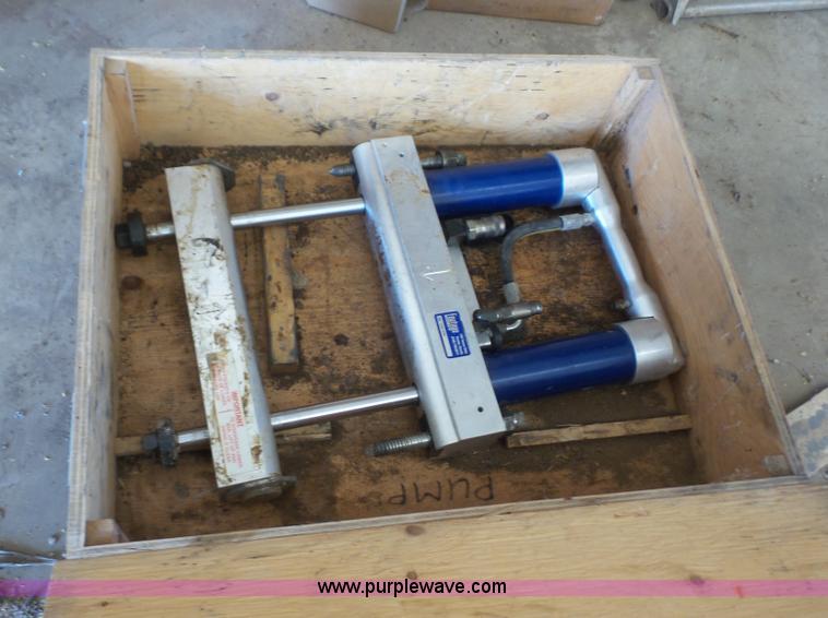 image for item BN9738 (2) Footage 6" hydraulic squeeze off tools