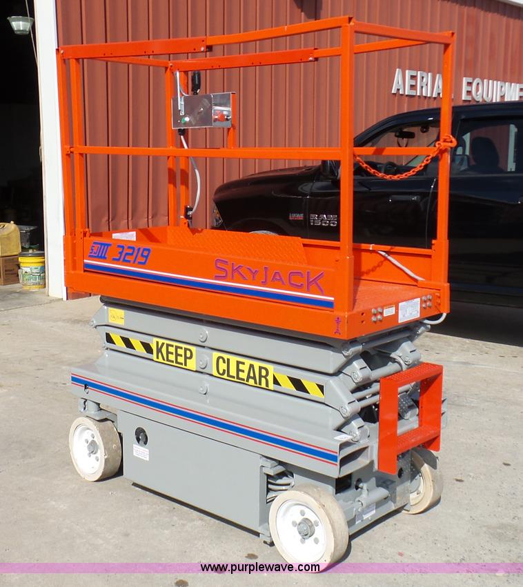image for item G3707 Skyjack III 3219 scissor lift