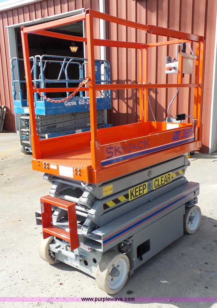 image for item G3707 Skyjack III 3219 scissor lift