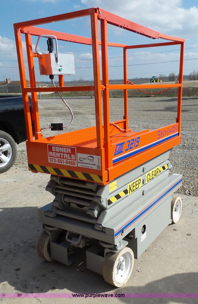 image for item G3707 Skyjack III 3219 scissor lift