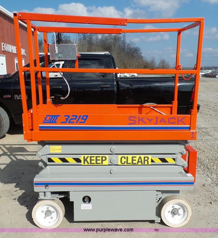 image for item G3707 Skyjack III 3219 scissor lift