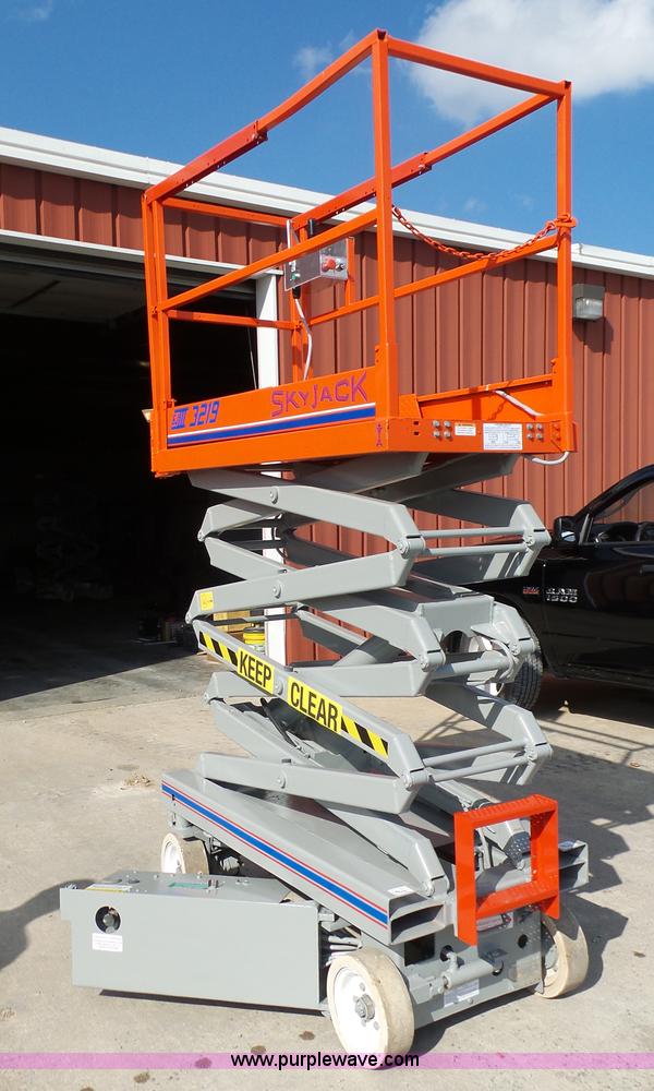 image for item G3707 Skyjack III 3219 scissor lift