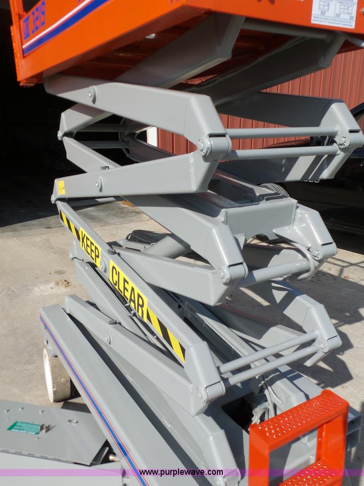 image for item G3707 Skyjack III 3219 scissor lift