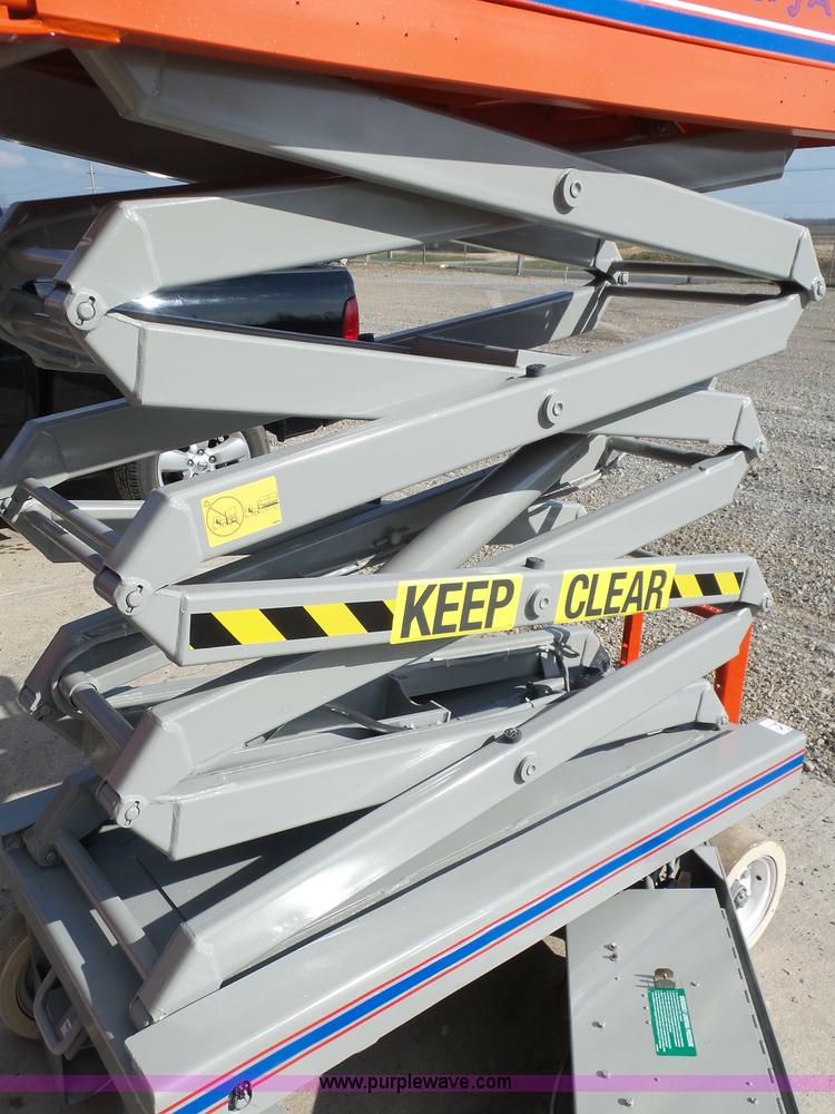 image for item G3707 Skyjack III 3219 scissor lift