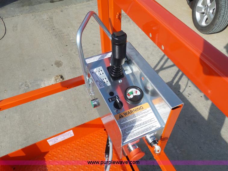 image for item G3707 Skyjack III 3219 scissor lift
