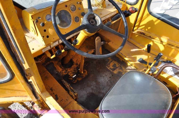 image for item G7020 Galion 150F crane