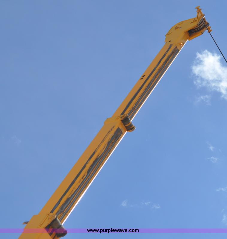 image for item G7020 Galion 150F crane
