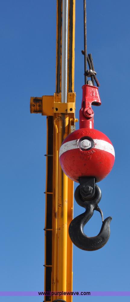 image for item G7020 Galion 150F crane