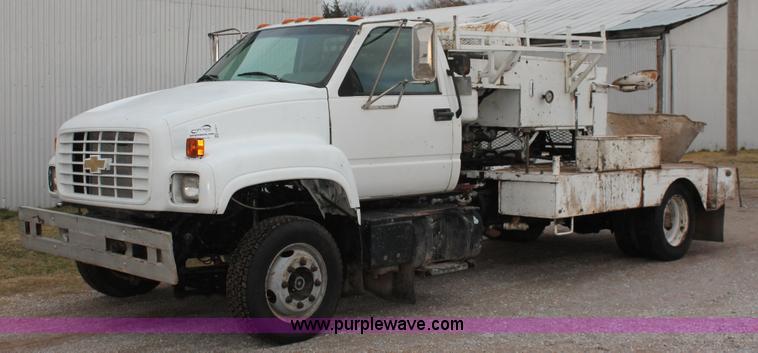 image for item H8017 2000 Chevrolet C6500 concrete pump truck
