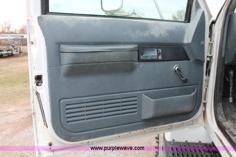 image for item H8017 2000 Chevrolet C6500 concrete pump truck