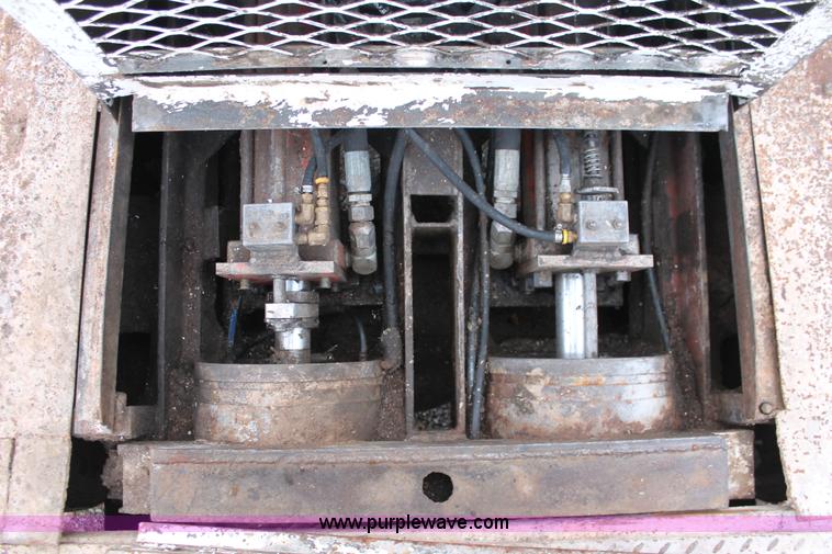 image for item H8017 2000 Chevrolet C6500 concrete pump truck