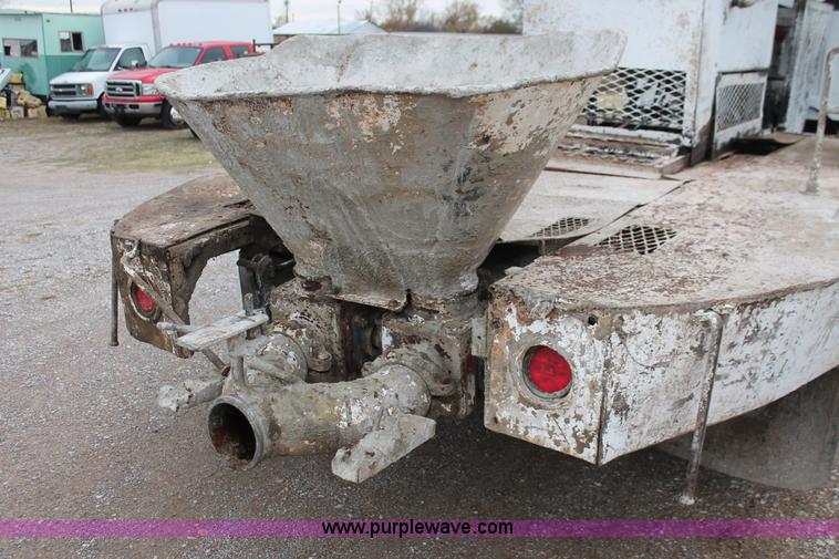 image for item H8017 2000 Chevrolet C6500 concrete pump truck