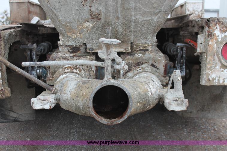 image for item H8017 2000 Chevrolet C6500 concrete pump truck