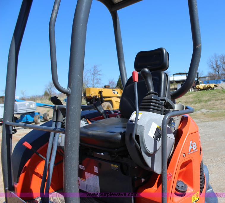 image for item J7556 Kubota U35 compact excavator