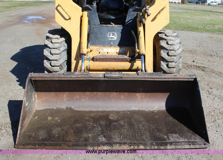 image for item J7558 2003 John Deere 270 skid steer
