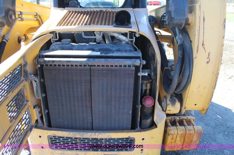 image for item J7558 2003 John Deere 270 skid steer