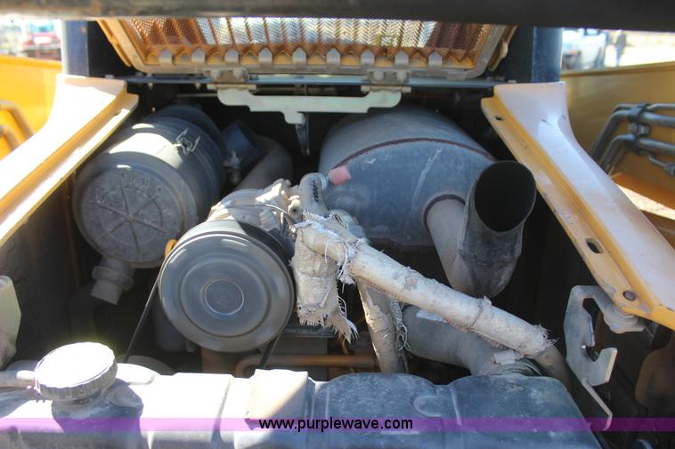 image for item J7558 2003 John Deere 270 skid steer