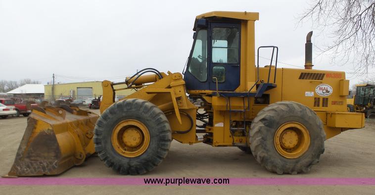 image for item J8955 1990 Komatsu WA380-1 wheel loader