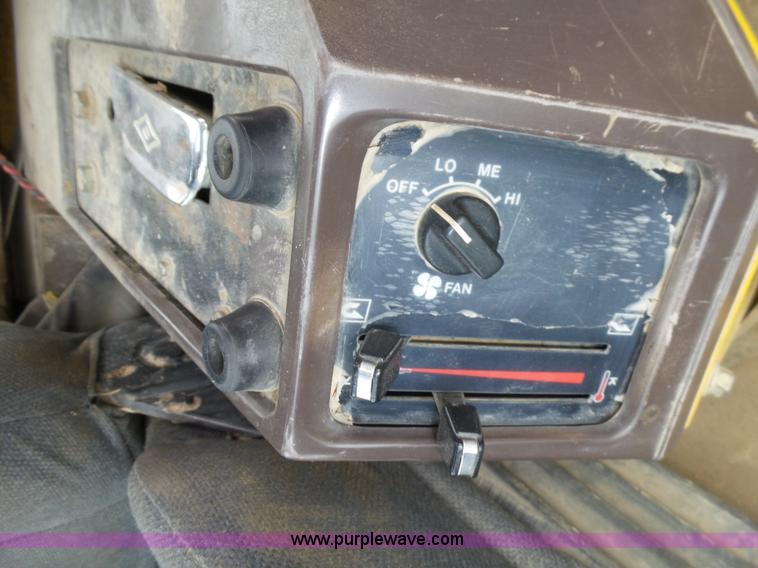 image for item J8955 1990 Komatsu WA380-1 wheel loader