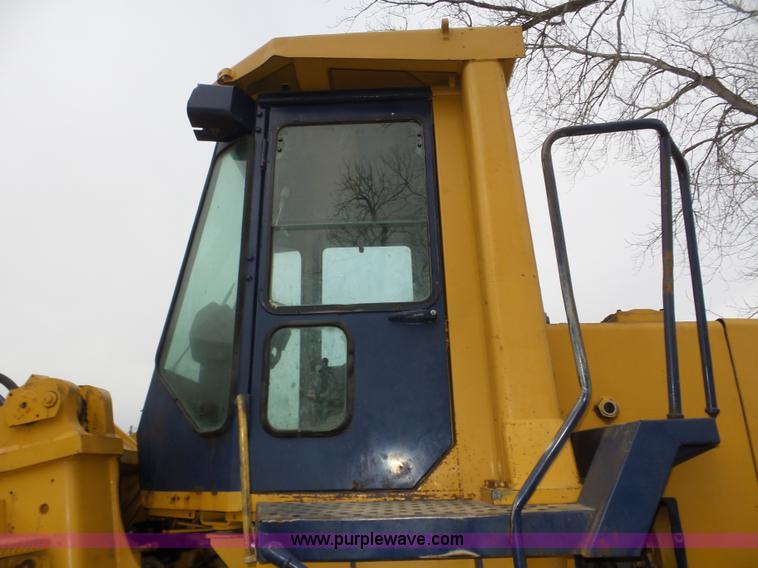 image for item J8955 1990 Komatsu WA380-1 wheel loader