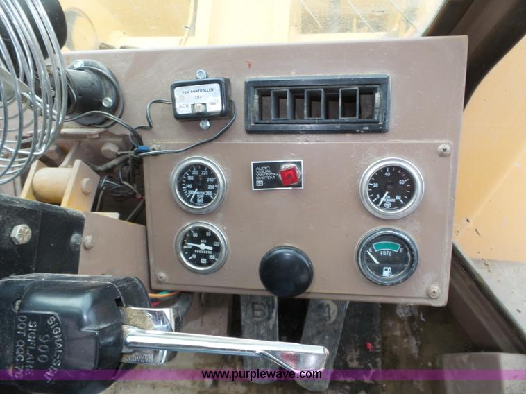 image for item J8956 Kawasaki 70 ZII wheel loader