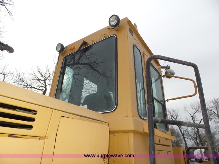 image for item J8956 Kawasaki 70 ZII wheel loader
