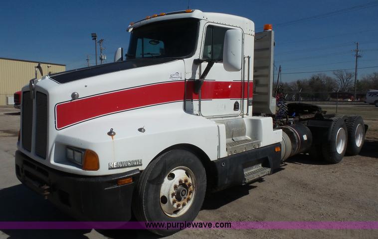 image for item K5101 1995 Kenworth T600B semi truck