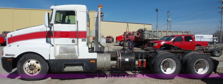 image for item K5101 1995 Kenworth T600B semi truck