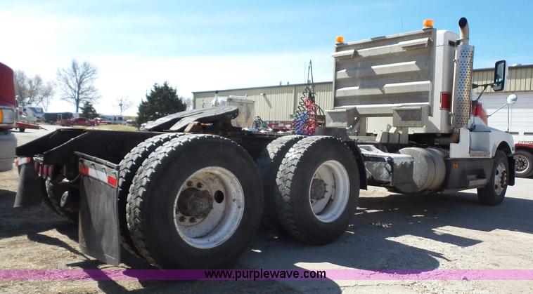 image for item K5101 1995 Kenworth T600B semi truck