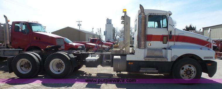 image for item K5101 1995 Kenworth T600B semi truck