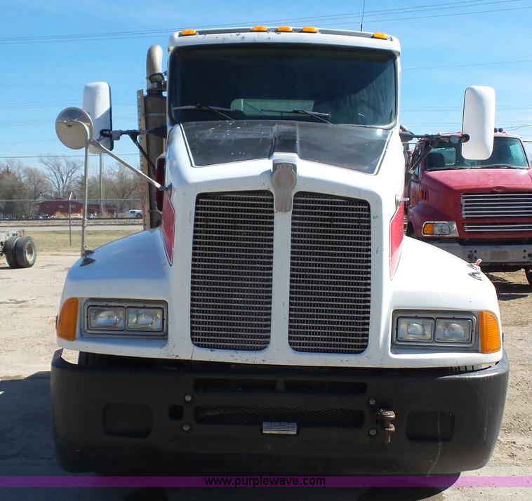image for item K5101 1995 Kenworth T600B semi truck