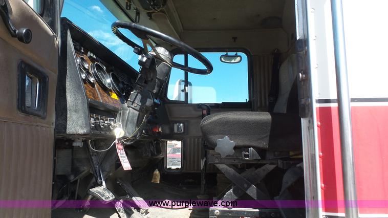 image for item K5101 1995 Kenworth T600B semi truck