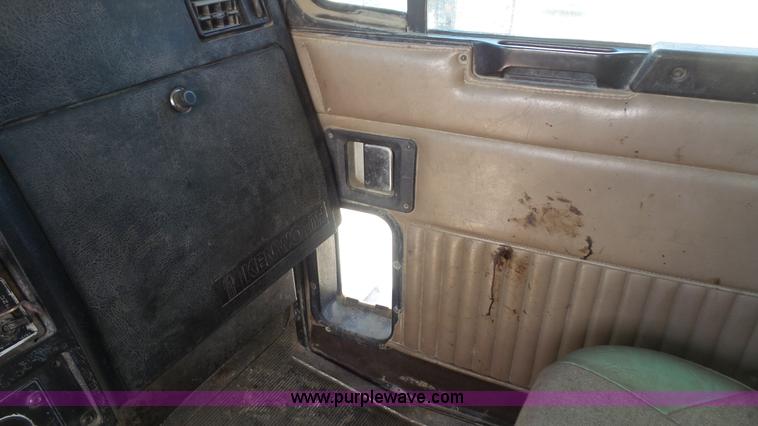 image for item K5101 1995 Kenworth T600B semi truck