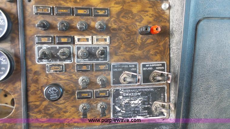 image for item K5101 1995 Kenworth T600B semi truck