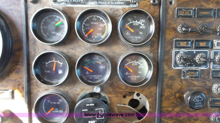 image for item K5101 1995 Kenworth T600B semi truck